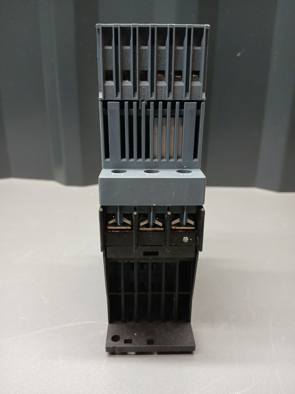 8433801