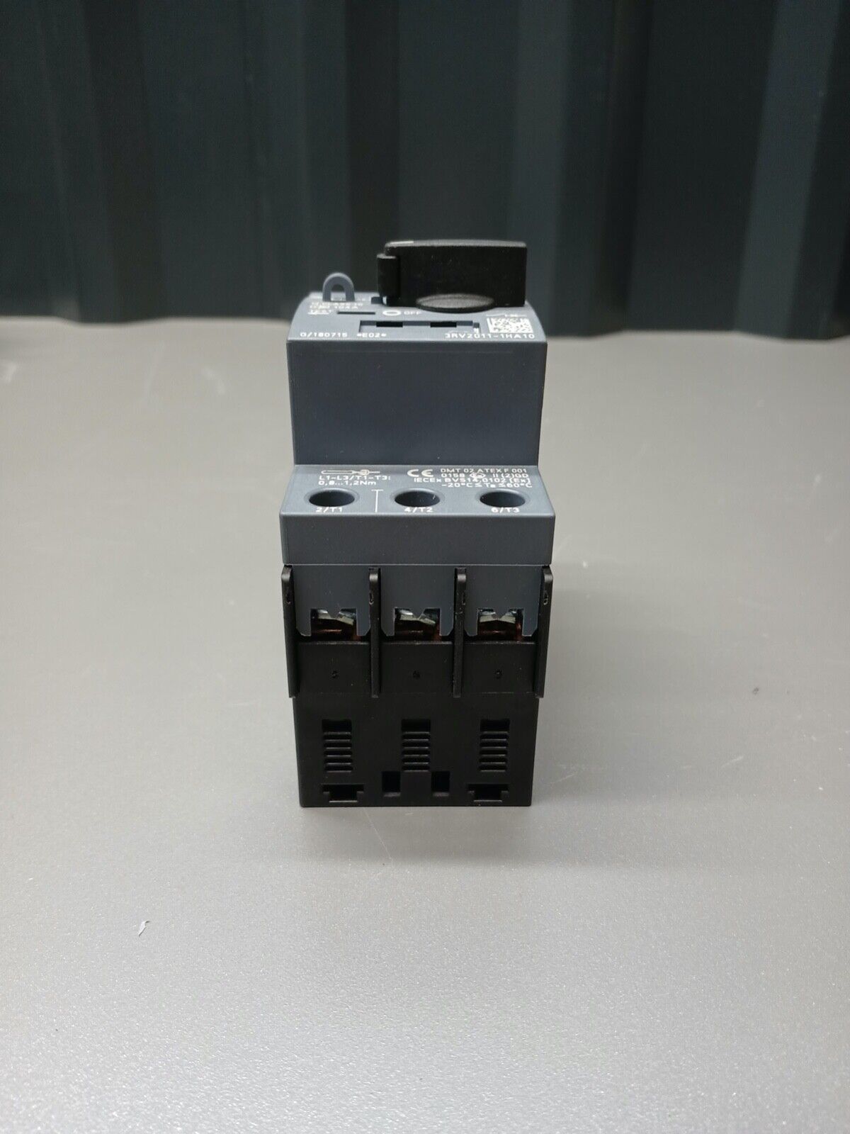 5861868