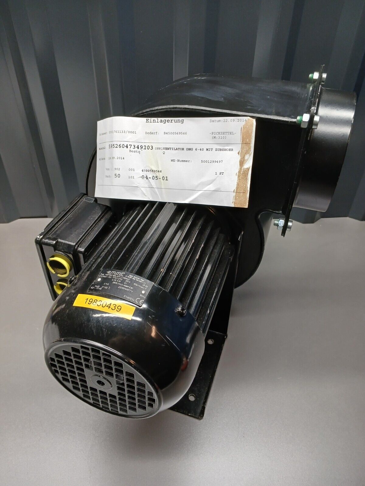 5834900