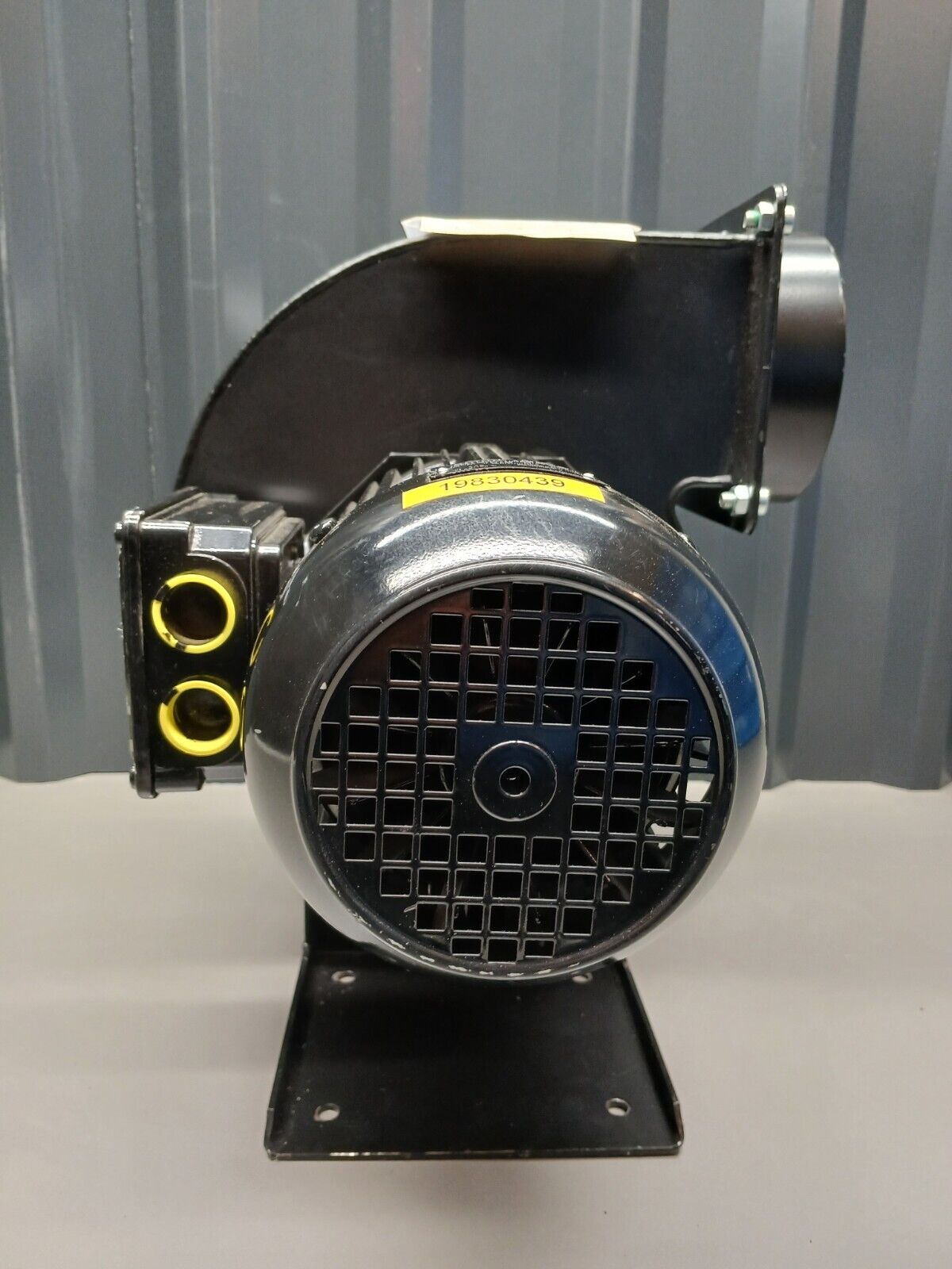 5834900