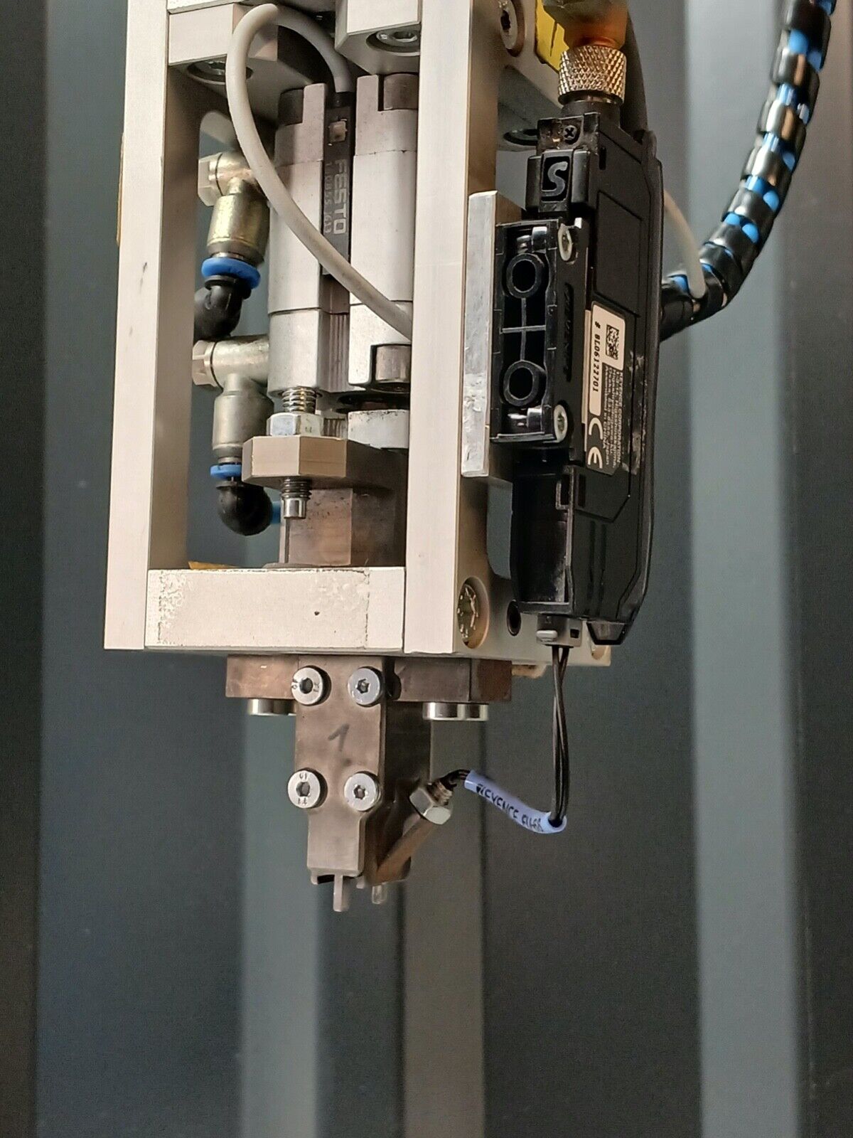 5861779