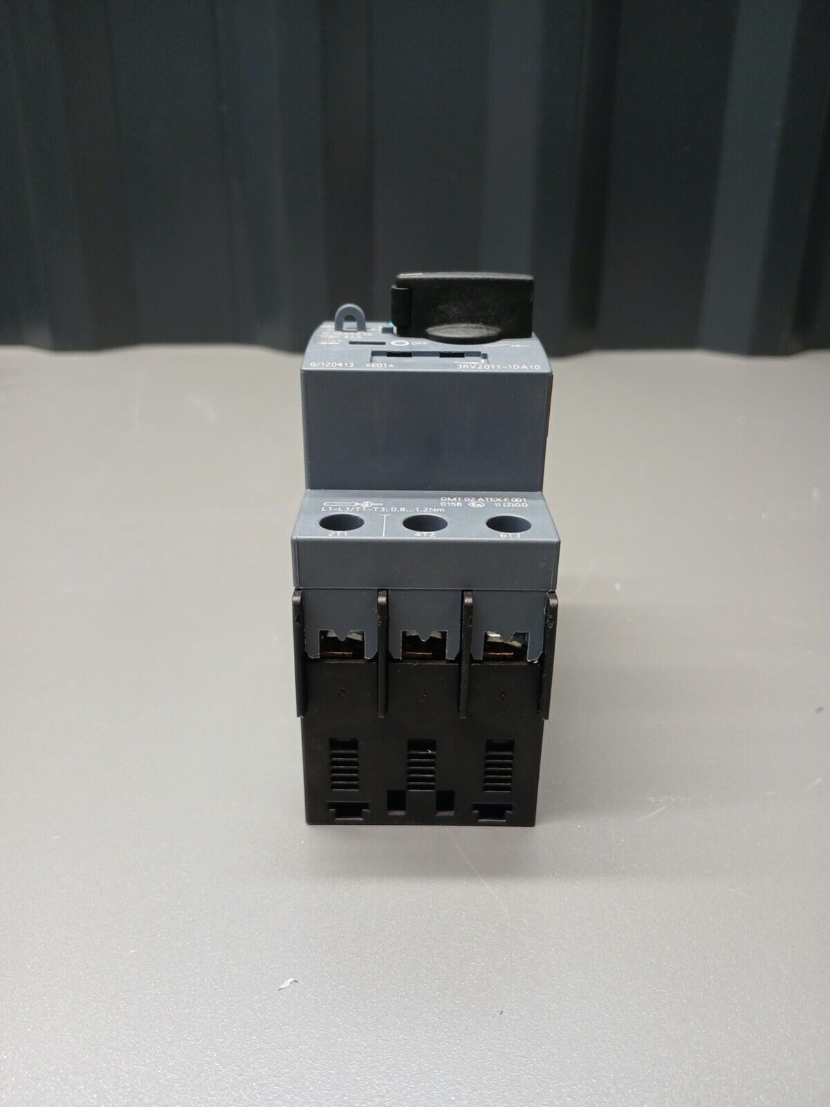5861889