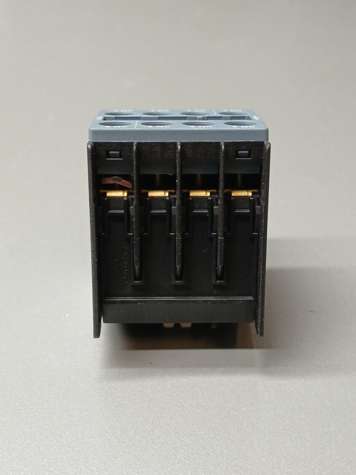 5861886