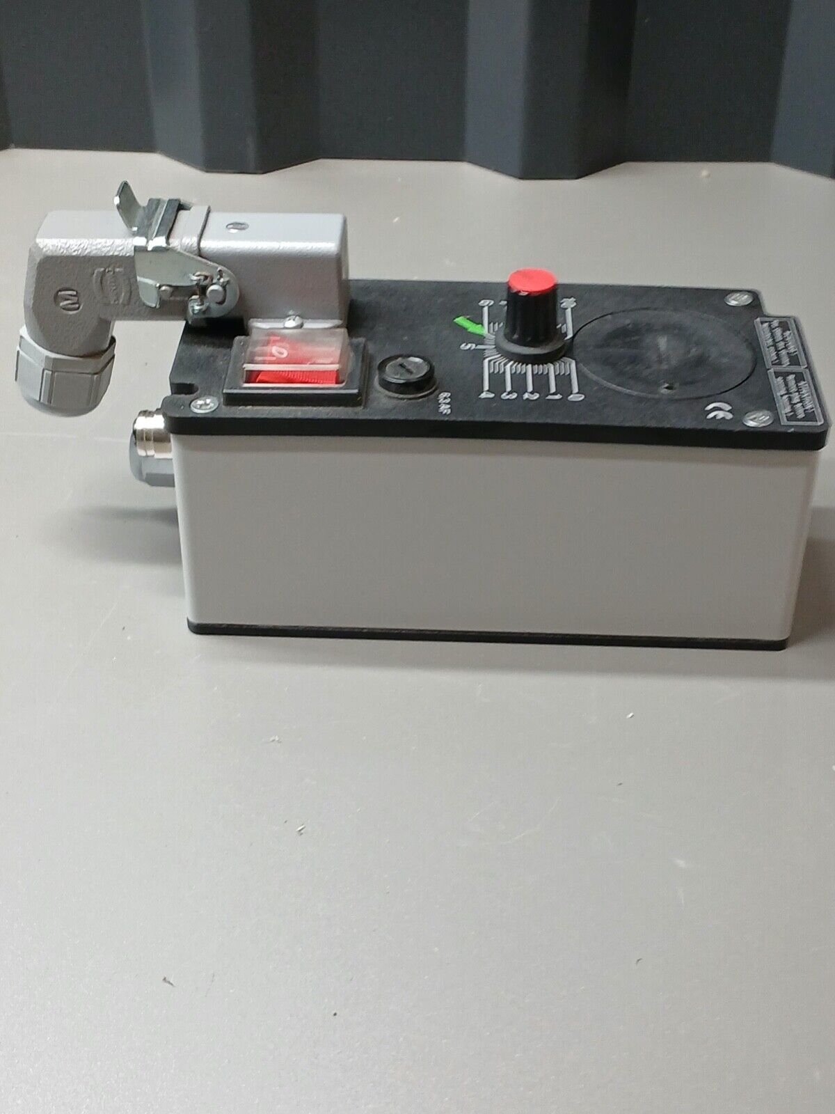 5861818