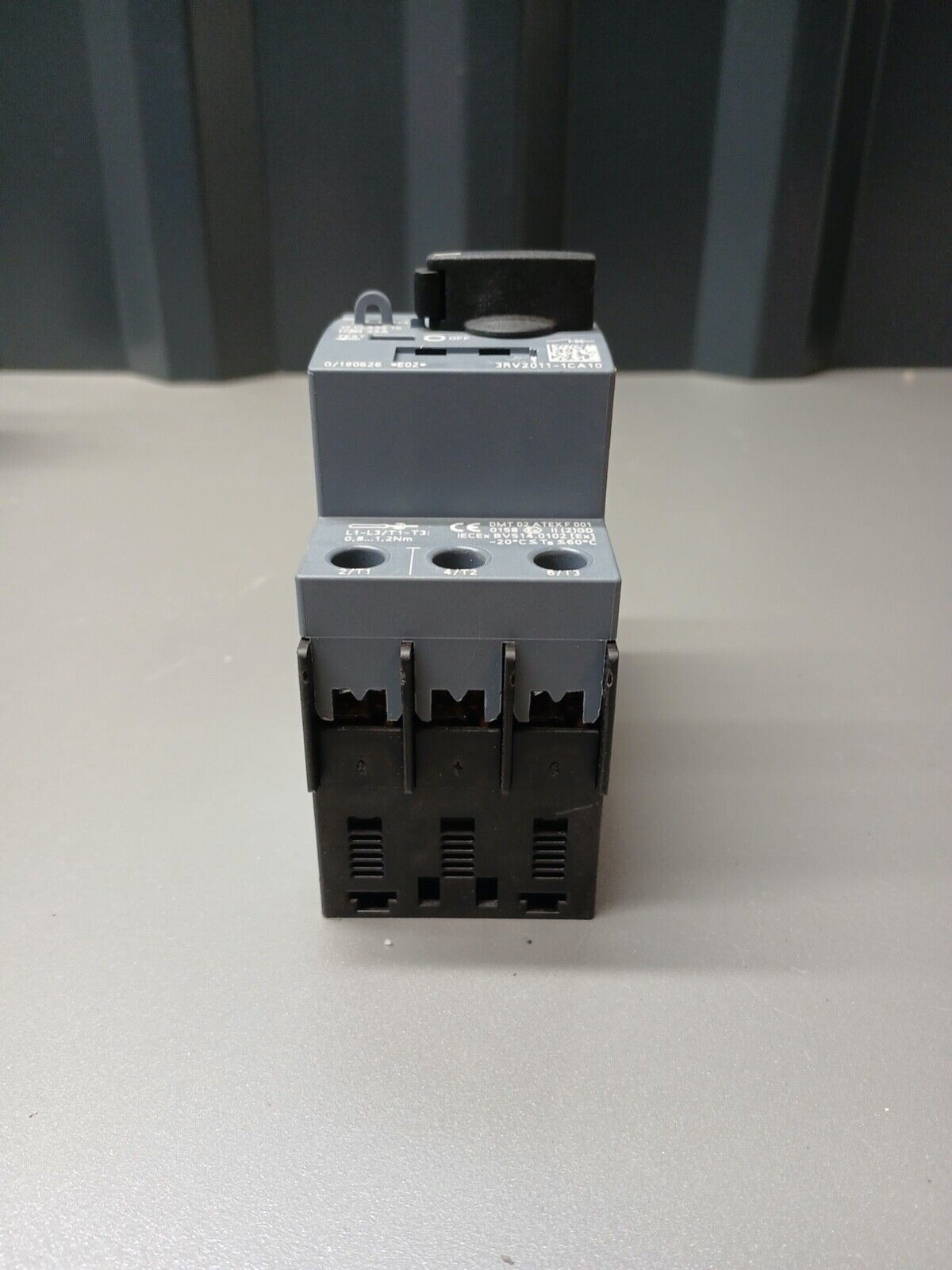 5861872