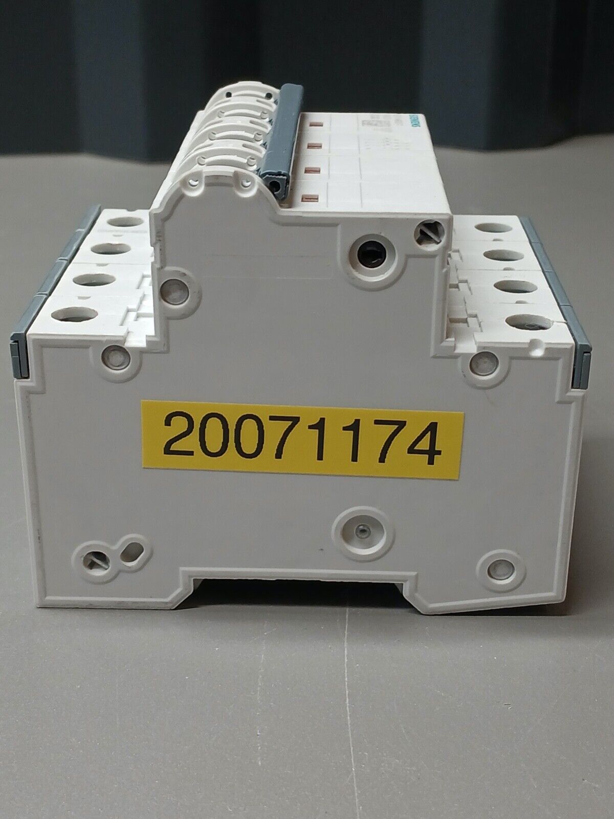 5861883