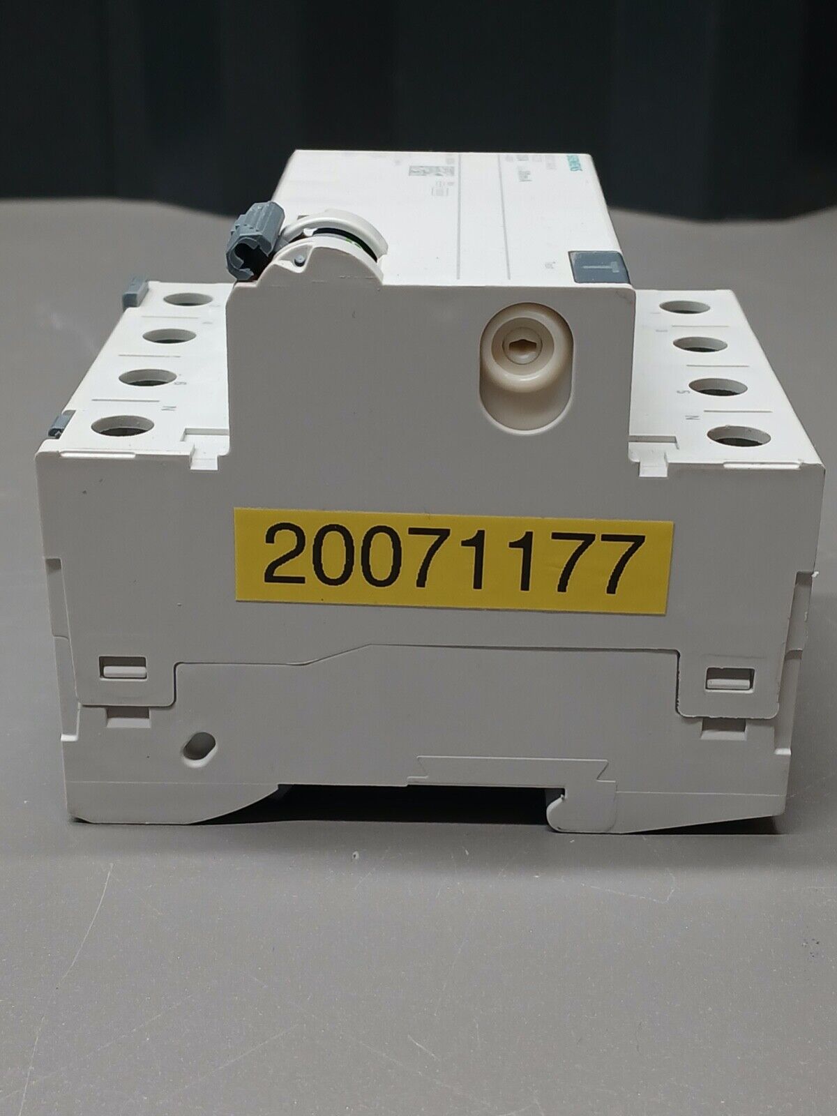 5861873