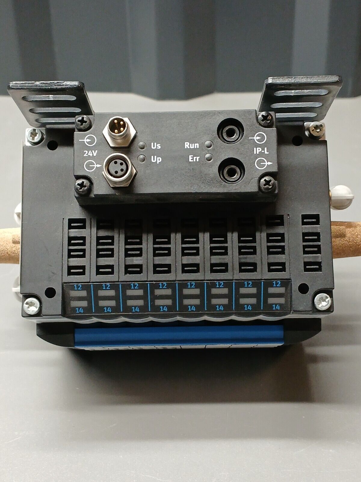 5834842
