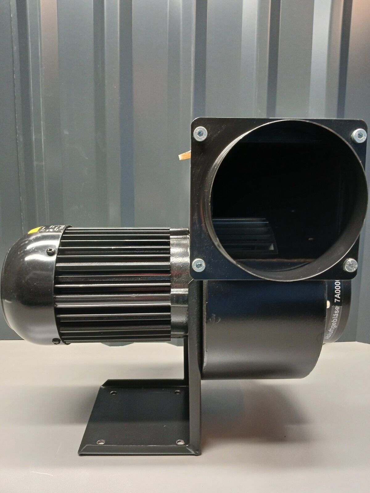 5834900