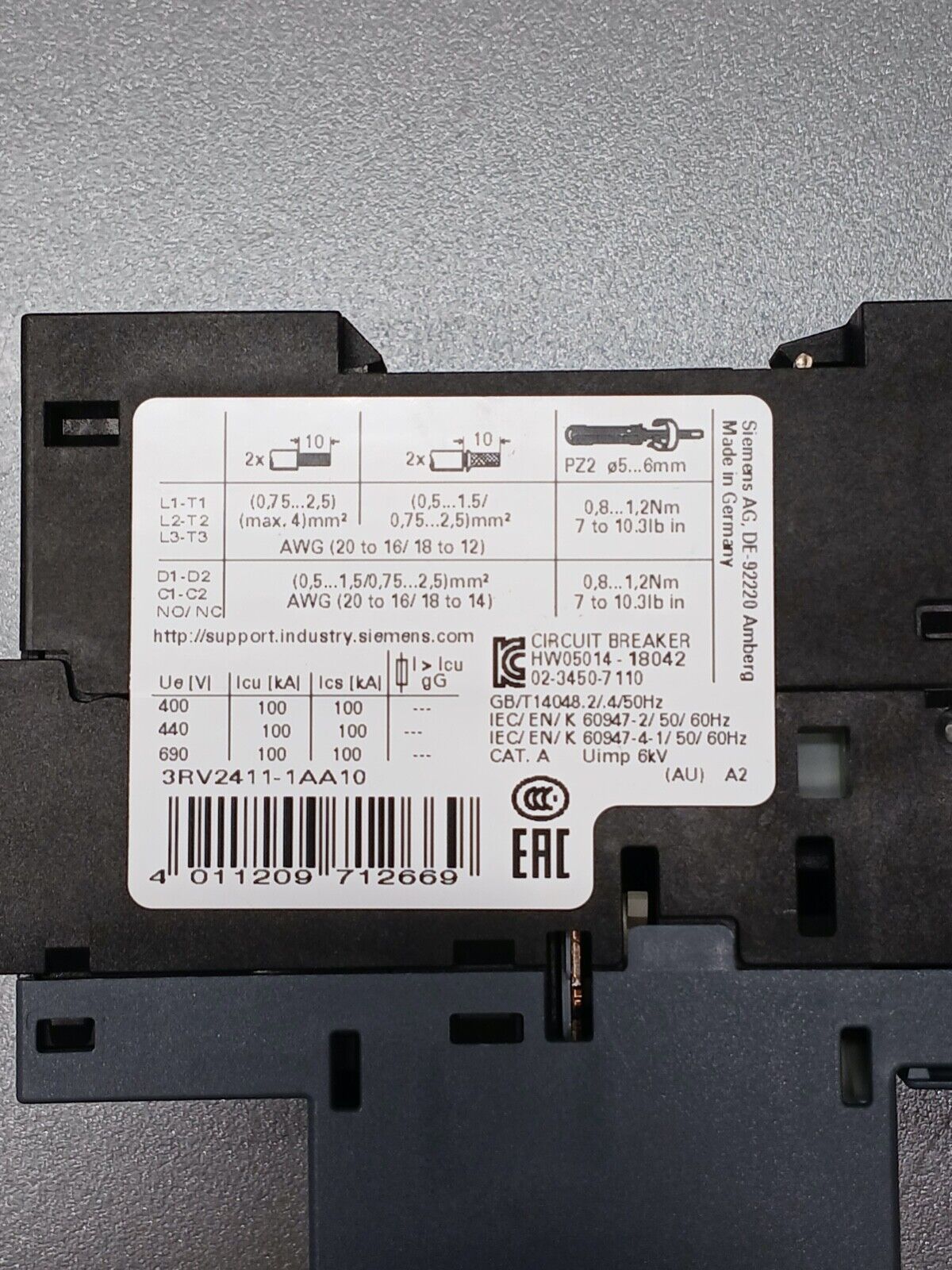 5861880