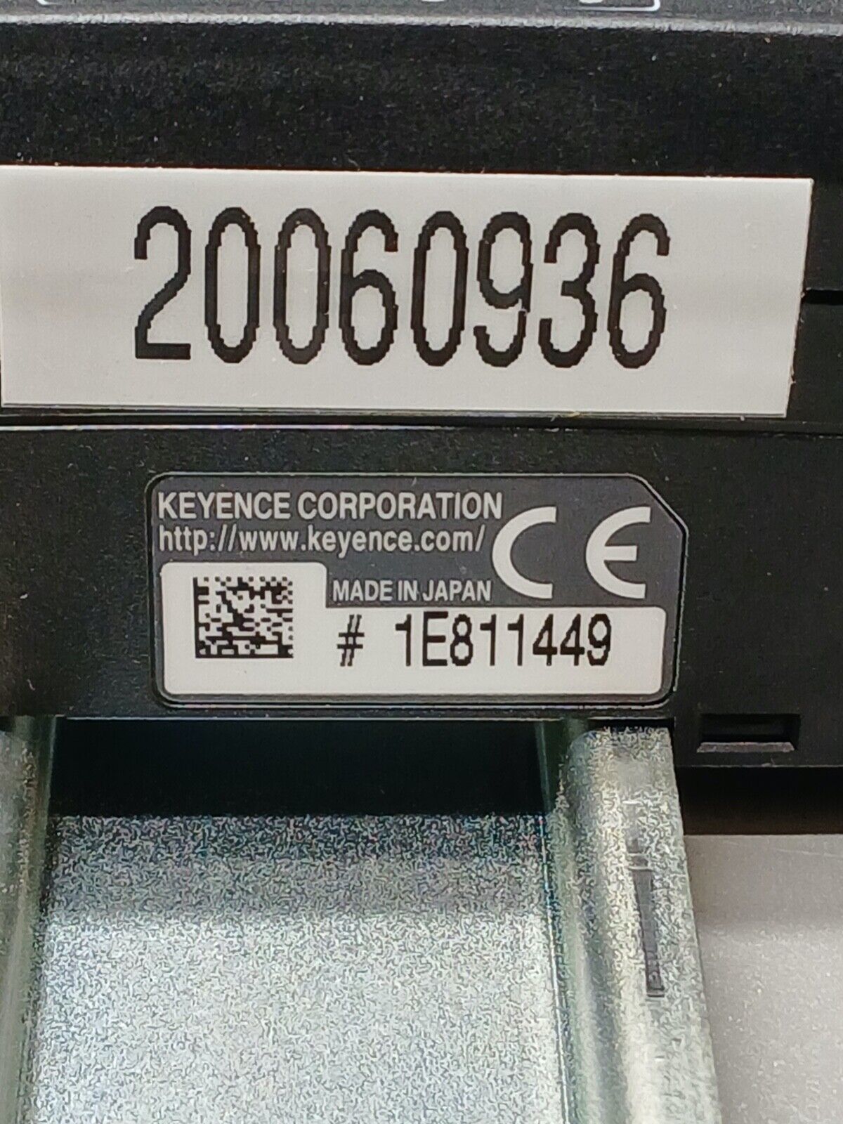 5861893