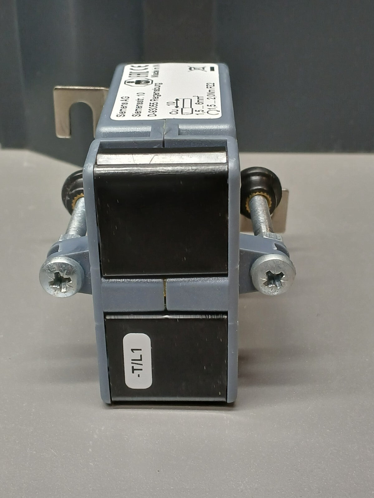 8245105