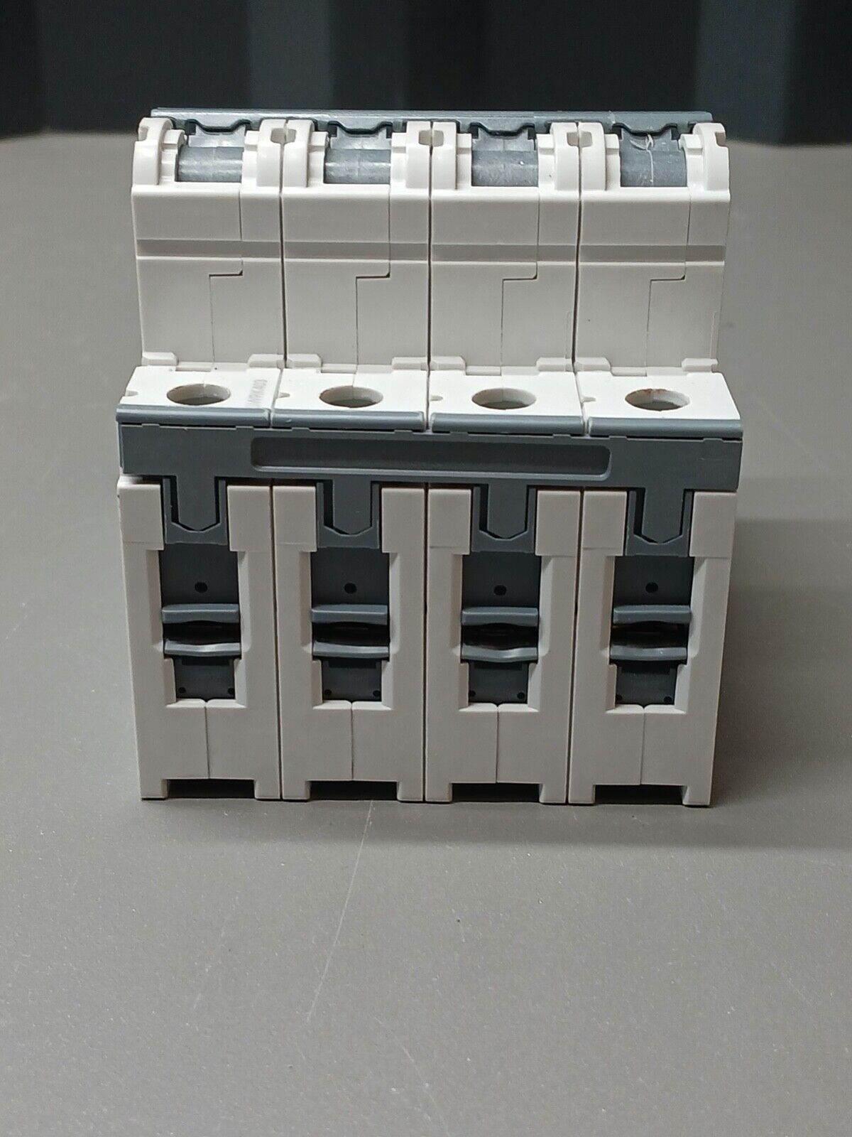 5861883