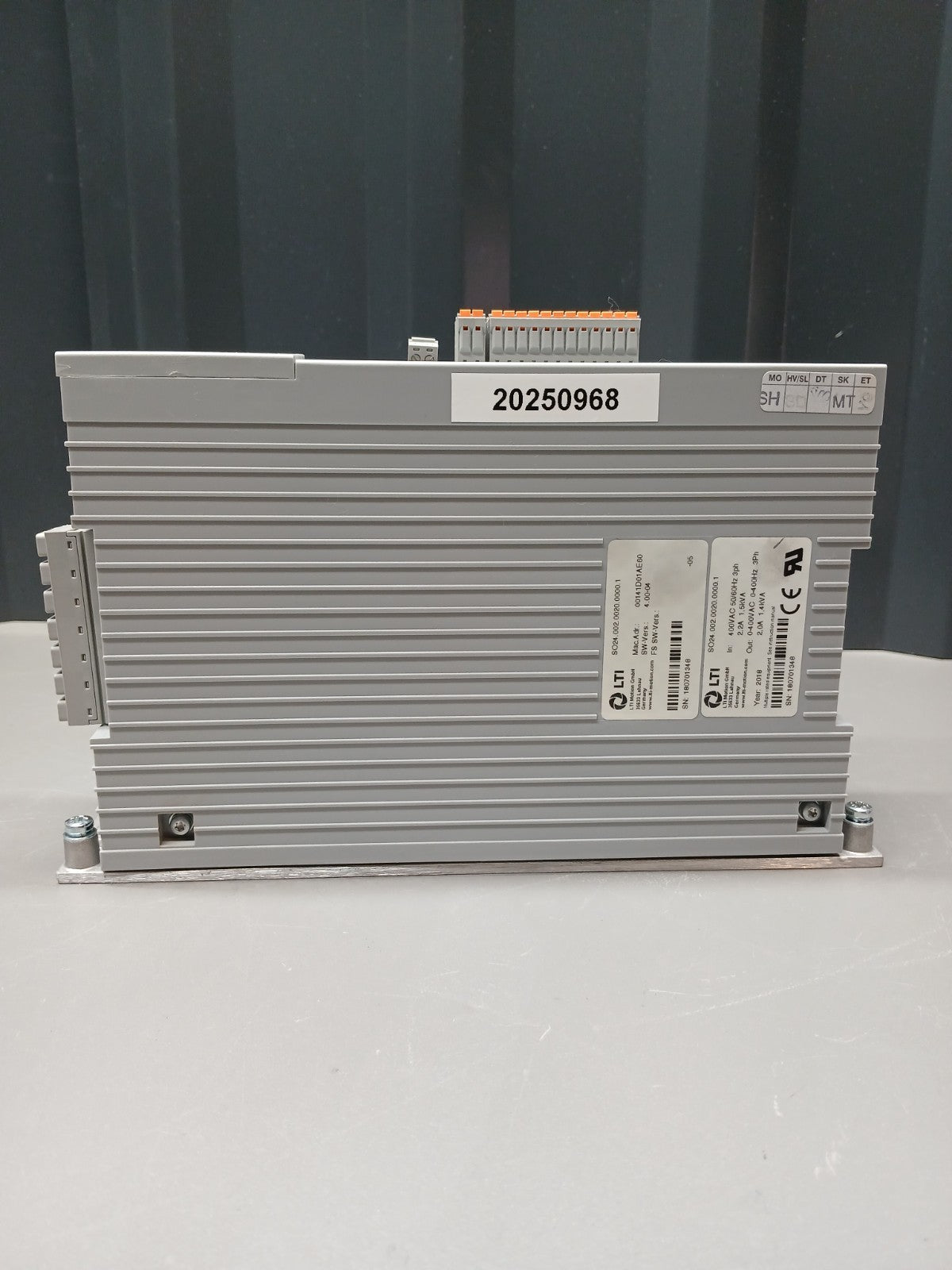 8245083