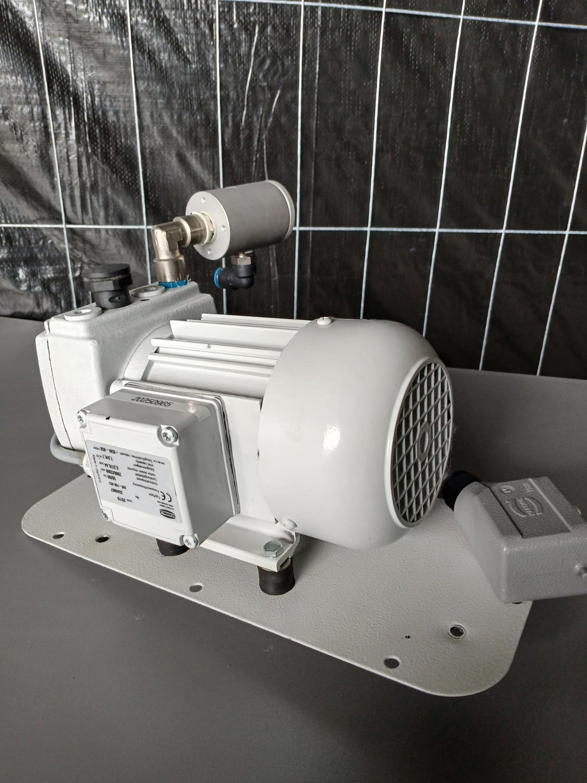 8244988