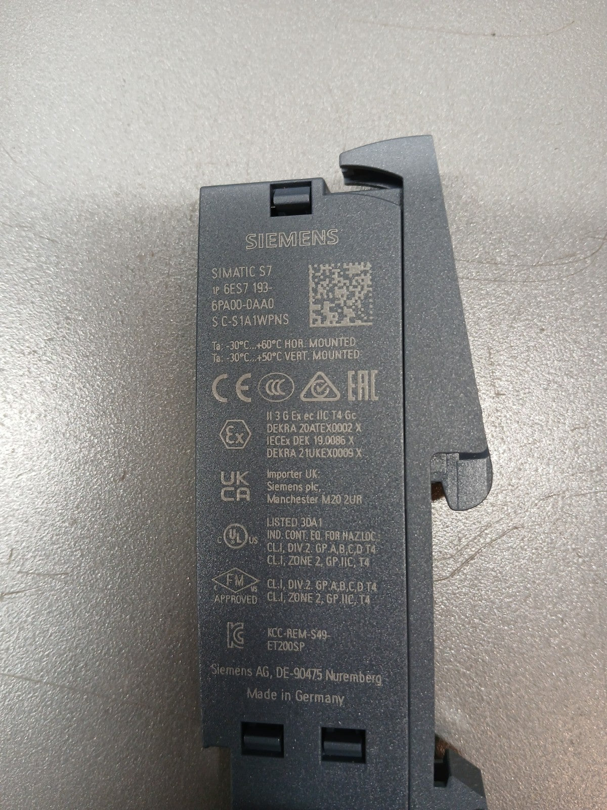 8423996