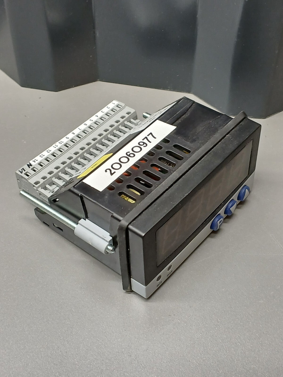 8245048